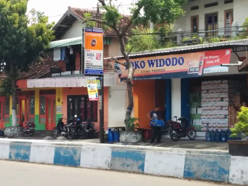 Toko Widodo: Jembatan Kebutuhan Harian yang Tak Pernah Padam di Cilacap
